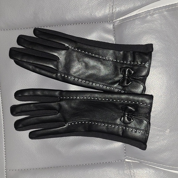 💕HP💕NWOT Faux Leather Gloves with Bow Detail💕OSFM - Picture 4 of 6